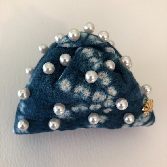 Lele Sadoughi Shibori Pearl Scrunchie and Claw Clip - Picture 4 of 6